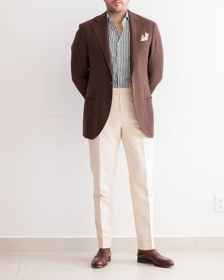 Beige Pocket Square Outfits: This combo of a brown blazer and a beige pocket square is super easy to copy and so comfortable to sport as well! For something more on the smart side to complete your look, finish off with dark brown leather loafers.
