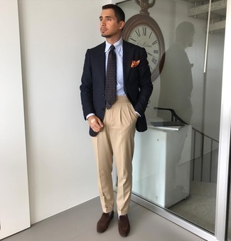 Khaki Dress Pants Outfits For Men: Marry a navy blazer with khaki dress pants for a neat refined look. Complement your ensemble with a pair of dark brown suede loafers for maximum style effect.