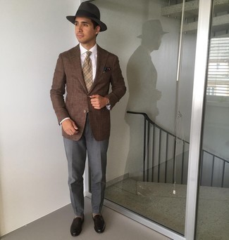Hat Outfits For Men: Team a brown blazer with a hat for an easy-to-wear look. Introduce dark brown leather loafers to the mix to instantly jazz up the ensemble.