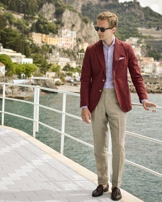 Khaki Linen Dress Pants Outfits For Men: Pair a burgundy blazer with khaki linen dress pants to have all eyes on you. Complement your outfit with a pair of dark brown woven leather tassel loafers and the whole ensemble will come together.