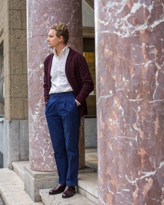 Burgundy Knit Blazer Outfits For Men: You'll be surprised at how easy it is to get dressed this way. Just a burgundy knit blazer and navy dress pants. Consider a pair of burgundy leather loafers as the glue that brings your getup together.