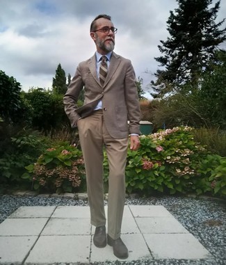 Khaki Dress Pants Outfits For Men: Marry a brown blazer with khaki dress pants to look like a modern dandy at all times. On the footwear front, this ensemble pairs perfectly with dark brown leather loafers.