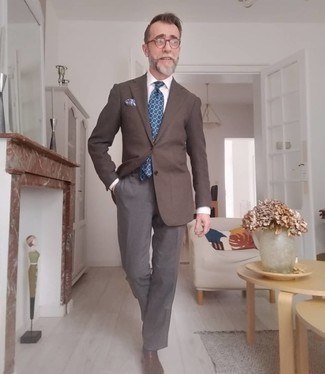 Blue Pocket Square Outfits: To achieve a casual look with an edgy finish, make a dark brown blazer and a blue pocket square your outfit choice. If you feel like playing it up a bit now, complement your ensemble with dark brown leather loafers.