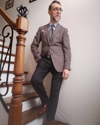 Black Pants with Brown Shoes Dressy Outfits For Men: Team a brown gingham blazer with black pants for seriously smart style. Bring an extra dose of style to your outfit by sporting a pair of brown leather derby shoes.