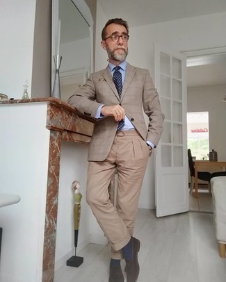 Khaki Dress Pants Outfits For Men: Combining a tan plaid blazer and khaki dress pants is a guaranteed way to infuse polish into your day-to-day fashion mix. A good pair of dark brown suede tassel loafers ties this look together.