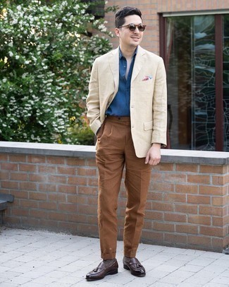 Multi colored Print Pocket Square Outfits: A beige linen blazer looks especially cool when paired with a multi colored print pocket square. Take this outfit down a smarter path by rounding off with a pair of dark brown leather tassel loafers.