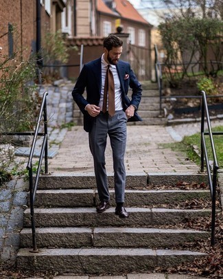 Red Print Pocket Square Outfits: A navy blazer and a red print pocket square are the kind of a tested casual ensemble that you need when you have no extra time to spare. Complement this look with dark brown leather loafers to instantly kick up the wow factor of any ensemble.