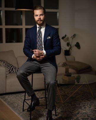 Navy Print Pocket Square Outfits: For a casual getup, opt for a navy blazer and a navy print pocket square — these pieces go nicely together. Black leather tassel loafers will inject a dash of elegance into an otherwise mostly casual getup.