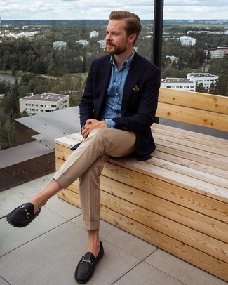 Driving Shoes Outfits For Men: A navy blazer and khaki vertical striped dress pants are a refined ensemble that every modern guy should have in his wardrobe. Introduce driving shoes to this outfit to infuse a dash of stylish casualness into this look.