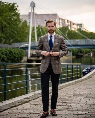 Navy Tie Outfits For Men: Dapper up for the day in a dark brown plaid blazer and a navy tie. For maximum effect, complete your look with burgundy leather tassel loafers.
