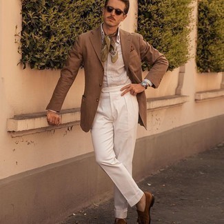 Brown Suede Tassel Loafers Outfits: Channel your inner James Bond and wear a brown blazer with white dress pants. Let your expert styling really shine by completing this look with brown suede tassel loafers.