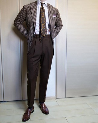 Dark Brown Gingham Blazer Outfits For Men: For sophisticated style with a modern twist, you can dress in a dark brown gingham blazer and dark brown dress pants. Dark brown leather loafers integrate really well within plenty of combos.