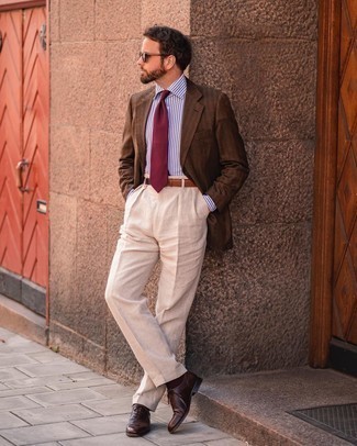 Brown Leather Belt Outfits For Men: This laid-back combo of a brown blazer and a brown leather belt is super easy to put together without a second thought, helping you look awesome and prepared for anything without spending a ton of time searching through your wardrobe. Add a different twist to an otherwise straightforward getup by rounding off with dark brown leather oxford shoes.
