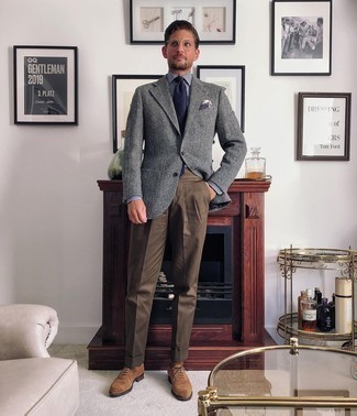 Brown Socks Outfits For Men: A grey herringbone wool blazer and brown socks are the kind of a foolproof off-duty combo that you need when you have no extra time. To bring a little zing to this look, introduce brown suede oxford shoes to the equation.