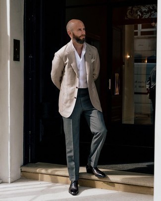 White and Red Pocket Square Outfits: If you put functionality above all, choose a tan blazer and a white and red pocket square. Complement this look with dark brown leather oxford shoes to shake things up.