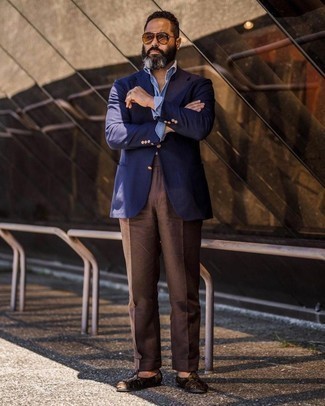Dark Brown Dress Pants Outfits For Men: Indisputable proof that a navy blazer and dark brown dress pants look awesome when worn together in a polished look for a modern man. Dark brown suede loafers integrate nicely within plenty of outfits.