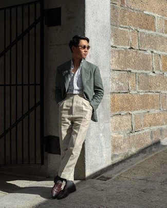 Men's Outfits 2021: A dark green blazer and beige dress pants are an extra dapper look to try. Dark brown leather loafers are a nice pick to finish your outfit.