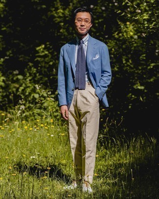 Blue Blazer Outfits For Men: A blue blazer looks especially sophisticated when matched with khaki dress pants in a modern man's look. A pair of white leather derby shoes is a nice option to complete your ensemble.