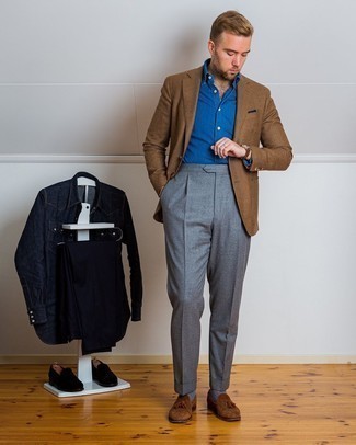 Dark Brown Houndstooth Blazer Outfits For Men: A dark brown houndstooth blazer and grey dress pants are absolute essentials if you're piecing together a dapper wardrobe that holds to the highest men's fashion standards. A great pair of brown suede tassel loafers pulls this getup together.