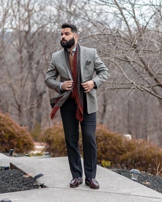 Grey Blazer with Black Dress Pants Outfits For Men: For a look that's elegant and truly wow-worthy, choose a grey blazer and black dress pants. The whole ensemble comes together quite nicely when you complement this ensemble with a pair of burgundy leather loafers.