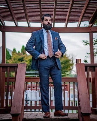 Brown Print Tie Outfits For Men: A navy plaid blazer and a brown print tie are an elegant combo that every stylish gent should have in his wardrobe. If you're on the fence about how to round off, complement this ensemble with a pair of dark brown leather brogues.