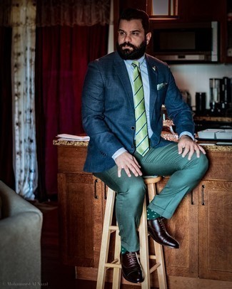 Olive Polka Dot Socks Outfits For Men: This pairing of a navy blazer and olive polka dot socks is the perfect base for a myriad of looks. If you need to instantly up the style ante of this ensemble with a pair of shoes, complement this outfit with dark brown leather oxford shoes.