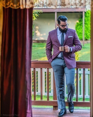 Navy Dress Pants Outfits For Men: A violet blazer and navy dress pants are among the foundations of any functional wardrobe. Rounding off with navy leather brogues is a surefire way to inject a playful vibe into this ensemble.
