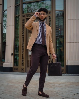 Tan Blazer Outfits For Men: A tan blazer looks so elegant when teamed with dark brown dress pants in a modern man's look. Now all you need is a nice pair of dark brown suede loafers to complete this look.