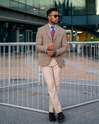 Beige Dress Pants Outfits For Men: This refined pairing of a tan houndstooth wool blazer and beige dress pants is a frequent choice among the sartorially savvy chaps. Let your sartorial expertise truly shine by rounding off your outfit with dark brown suede tassel loafers.