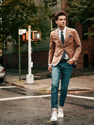 Blue Polka Dot Tie Outfits For Men: We're loving how this pairing of a brown wool blazer and a blue polka dot tie instantly makes you look sophisticated and dapper. Serve a little outfit-mixing magic by wearing white low top sneakers.