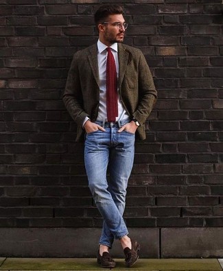 Dark Green Wool Blazer Outfits For Men: Rock a dark green wool blazer with blue jeans and you'll ooze masculine sophistication and class. Dark brown suede tassel loafers are an effortless way to add a confident kick to the outfit.