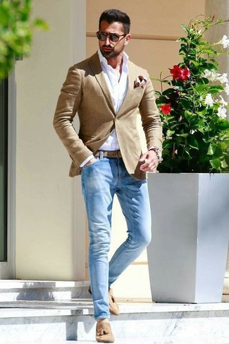 Beige Leather Belt Outfits For Men: To achieve a casual menswear style with a modern take, choose a tan blazer and a beige leather belt. To add some extra classiness to your ensemble, add tan suede tassel loafers to the mix.