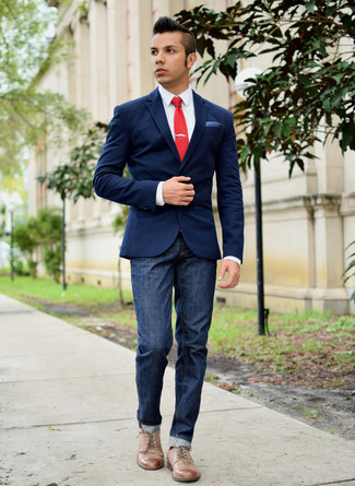 Navy and White Polka Dot Pocket Square Outfits: Reach for a navy blazer and a navy and white polka dot pocket square to create a casual and stylish look. Add tan leather derby shoes to the equation to easily ramp up the style factor of any ensemble.