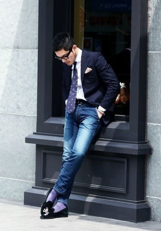 Violet Socks Warm Weather Outfits For Men: A navy blazer and violet socks are the kind of a fail-safe casual ensemble that you so desperately need when you have no time. Finishing off with black embroidered velvet loafers is the simplest way to introduce a little fanciness to your getup.