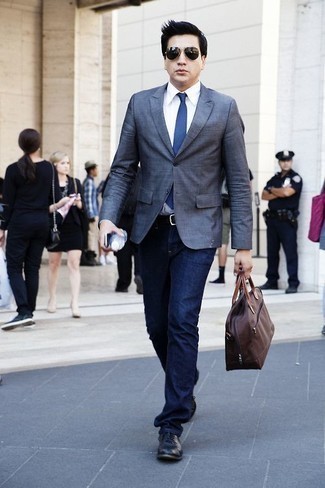 Blue Tie Outfits For Men: This is solid proof that a blue blazer and a blue tie look amazing when married together in an elegant outfit for today's gentleman. On the shoe front, this ensemble pairs nicely with black leather oxford shoes.
