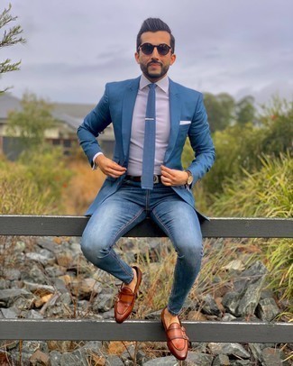 Blue Knit Tie Outfits For Men: When it comes to high-octane refinement, this pairing of a blue blazer and a blue knit tie is the ultimate look. Let your outfit coordination chops truly shine by rounding off this ensemble with tobacco leather double monks.