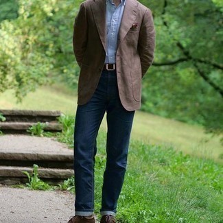 Dark Brown Suede Derby Shoes Outfits: Pairing a brown blazer and navy jeans will be indisputable proof of your skills in men's fashion. Go off the beaten path and jazz up your ensemble by sporting a pair of dark brown suede derby shoes.