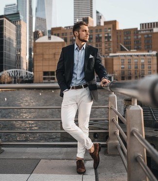 Black Blazer with White Jeans Outfits For Men: Channel your inner expert in men's fashion and consider pairing a black blazer with white jeans. A pair of brown suede oxford shoes immediately ups the wow factor of this ensemble.