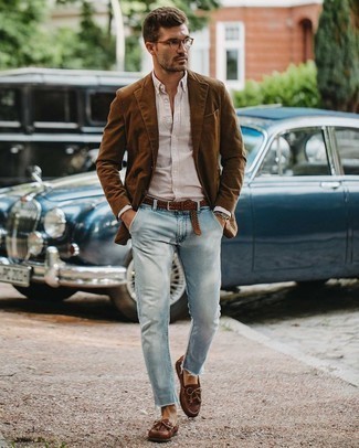 Men's Brown Blazer, White and Brown Vertical Striped Dress Shirt, Light Blue Jeans, Brown Leather Boat Shoes