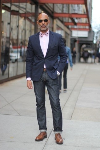 Pink and Black Horizontal Striped Bow-tie Outfits For Men: A navy blazer and a pink and black horizontal striped bow-tie are a savvy combo to add to your current styling arsenal. Channel your inner Idris Elba and polish up your outfit with tan leather derby shoes.