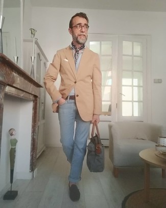 Aquamarine Jeans Outfits For Men: Bump up your sartorial game by wearing this combination of a tan blazer and aquamarine jeans. To bring a little classiness to this getup, introduce black suede tassel loafers to the equation.