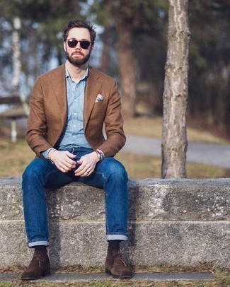 Brown Wool Blazer Outfits For Men: Go for a pared down yet classy look in a brown wool blazer and navy jeans. Introduce a pair of dark brown suede desert boots to the mix et voila, the look is complete.