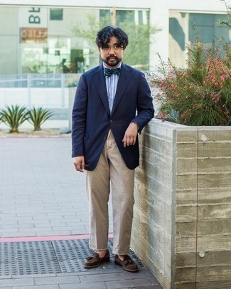 Navy Bow-tie Outfits For Men: Go for a navy blazer and a navy bow-tie to put together an interesting and casual street style ensemble. Bump up your getup by sporting dark brown suede tassel loafers.
