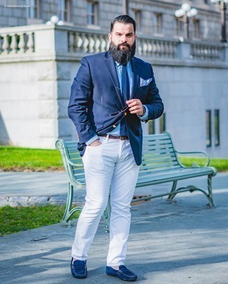 Navy Driving Shoes Outfits For Men: Such must-haves as a navy blazer and white jeans are the perfect way to infuse extra refinement into your daily casual arsenal. Loosen things up and add navy driving shoes to the mix.