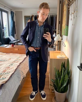 Navy Blazer Outfits For Men: Opt for a navy blazer and navy jeans for a neat polished ensemble. Navy and white canvas low top sneakers add a little edge to this outfit.