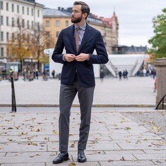 Tan Print Tie Outfits For Men: Undeniable proof that a navy blazer and a tan print tie are amazing when matched together in a sophisticated look for today's guy. Complete this ensemble with black leather loafers et voila, the ensemble is complete.