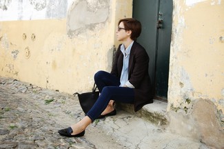 Loafers Outfits For Women: Flex your styling prowess by marrying a black blazer and navy skinny jeans for a relaxed outfit. Feeling creative today? Change up this outfit by finishing off with a pair of loafers.