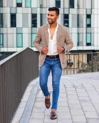 Tan Houndstooth Blazer Outfits For Men: Consider teaming a tan houndstooth blazer with blue skinny jeans for an everyday getup that's full of charisma and personality. Feeling transgressive? Change things up a bit by rocking dark brown leather tassel loafers.