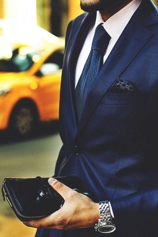 Navy and White Print Pocket Square Outfits: If you're in search of a city casual and at the same time seriously stylish outfit, make a navy blazer and a navy and white print pocket square your outfit choice.