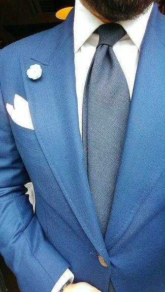 Lapel Pin Outfits: Why not consider wearing a blue blazer and a lapel pin? These pieces are totally practical and look good paired together.